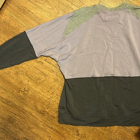 Icebreaker Women’s Momentum Long Sleeve Crewneck in Panther/Fossil Colour - Picture 7 of 7